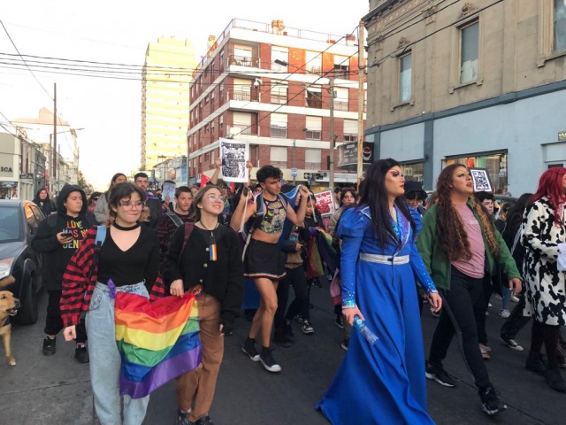 La marcha del orgullo recorrió las calles de Olavarría